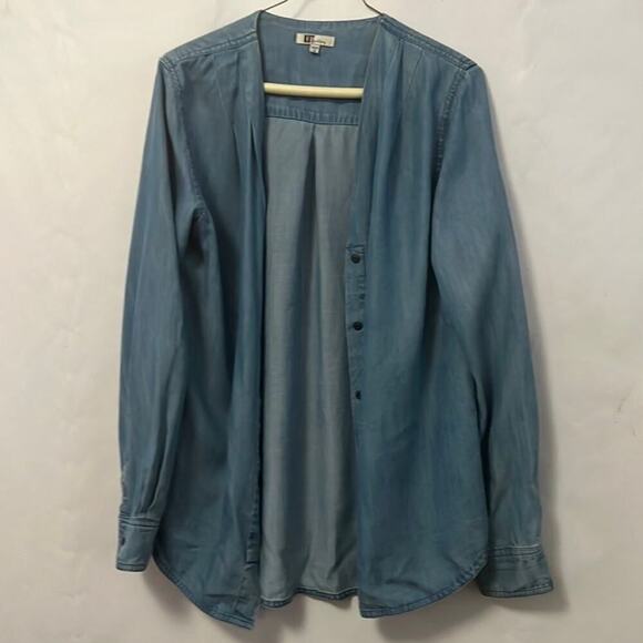 KUT FROM THE KLOTH SOFT‎ CHAMBRAY PLEATED SHIRT SIZE M - Picture 1 of 6